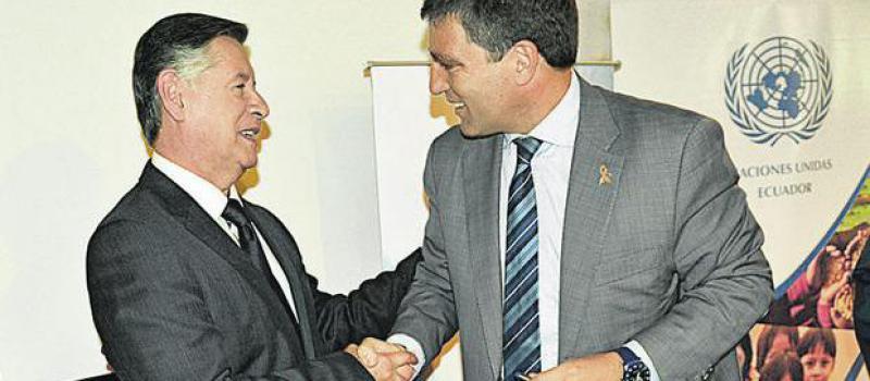 Fernando Sempértegui y Diego Zorrilla, durante la firma del acuerdo. Foto cortesía del Sistema de Naciones Unidas