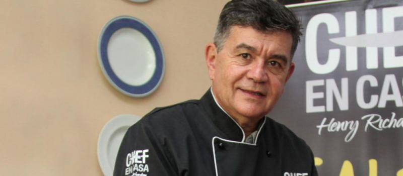 Henry Richardson es un chef ecuatoriano que incursiona en varios campos de la cocina; incluyendo la académica, la empresarial, entre otras. Es un chef profesional desde 1985. Foto. Pavel Calahorrano / LÍDERES