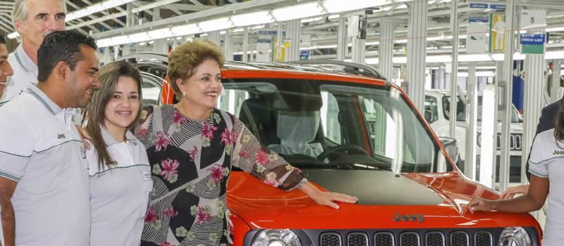 La mandataria Dilma Rousseff participó este martes 28 de abril de 2015, en la inauguración de la fábrica Jeep, situada en la ciudad de Goiana. Foto: EFE