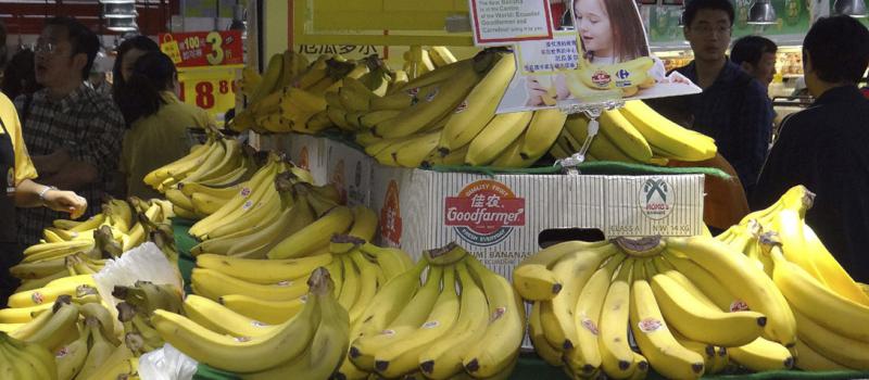 El banano ecuatoriano se promociona en supermercados de China. Foto cedida por el Consulado de Ecuador /EFE