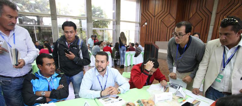Productores locales participaron en II Rueda de Negocios de la Quinua, en Quito. Foto: Vicente Costales/ EL Comercio