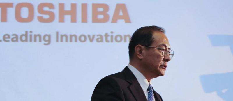 El presidente honorífico de la compañía nipona Toshiba, Masashi Muromachi, durante una rueda de prensa celebrada en Tokio, Japón este 18 de agosto de 2015. Toshiba, afectada por un escándalo de contabilidad multimillonario, contará con siete directivos ex