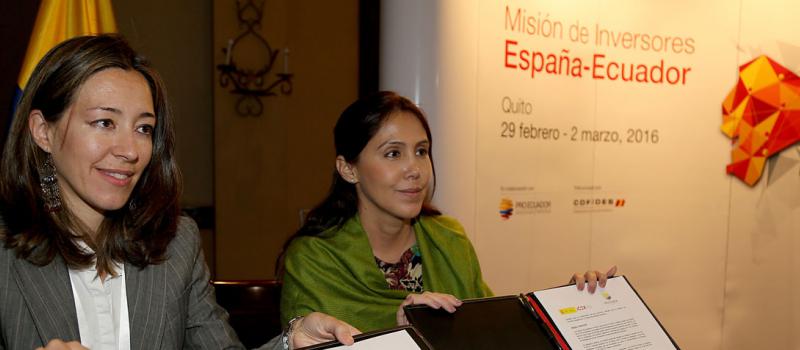 La firma se realizó con la presencia de Nelly Vinueza, coordinadora general técnica de Pro Ecuador, y Xiana Méndez, consejera Económico y Comercial de la Embajada de España en Ecuador. Foto: Alfredo Lagla/ Líderes