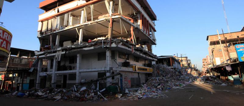 Construcción en el barrio Tarqui, Manabí, afectada por el terremoto del 16 de abril. Foto: Julio Estrella / EL COMERCIO