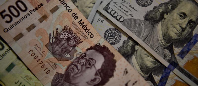 Citibanamex informó a las 23:00 horas locales del martes (00.00 de Ecuador) que el dólar llegó a colocarse por encima de los 20,70 pesos,. Foto: AFP
