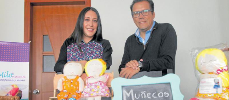 Mónica y Germán Granda desarrollaron Mila & Milo. Los muñecos contienen linaza y esencias naturales. Foto: Patricio Terán/ LÍDERES