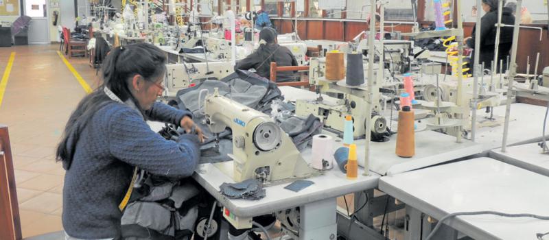 La planta de la empresa textil La Esperanza está ubicada en el norte de Quito. Actualmente esta empresa, con 18 años de trabajo, cuenta con 130 colaboradores. Foto: Valeria Heredia  /LÍDERES