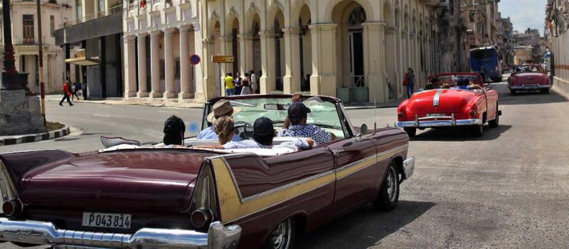 Un recorrido por unA de las calles de La Habana. Foto: EFE