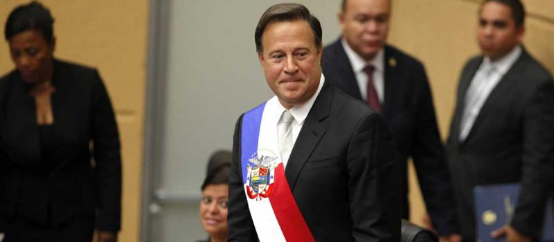 El presidente de Panamá, Juan Carlos Varela, durante el acto de inicio de sesiones en la Asamblea Nacional para presentar su tercer informe del Estado de la Nación hoy, sábado 1 de julio de 2017, en la Ciudad de Panamá (Panamá).  Foto: EFE