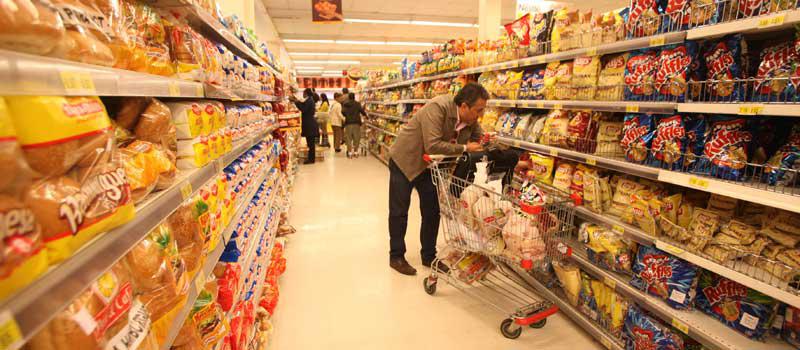 Los productos que más influyeron para alcanzar una inflación mensual positiva en enero fueron bienes y servicios diversos, bienes y artículos para el hogar, alimentos y bebidas no alcohólicas, etc. Foto: Archivo / LÍDERES