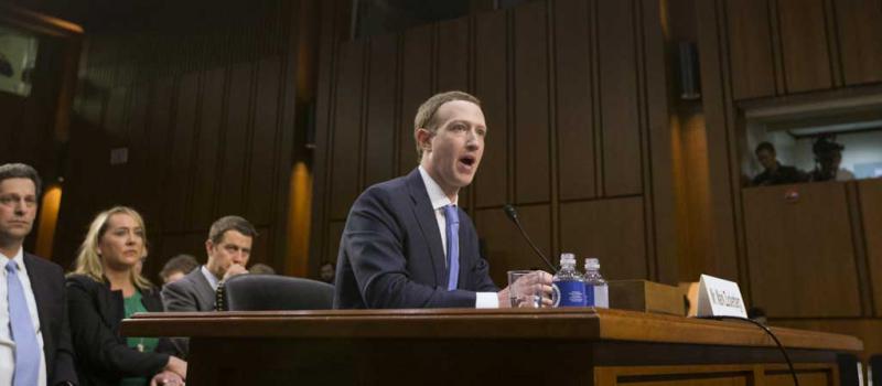 El CEO de Facebook, Mark Zuckerberg, testifica ante el Comité Senatorial de Comercio, Ciencia y Transporte y la audiencia conjunta del Comité Judicial del Senado, sobre "Facebook, la privacidad de las redes sociales, y el uso y abuso de datos" hoy, martes