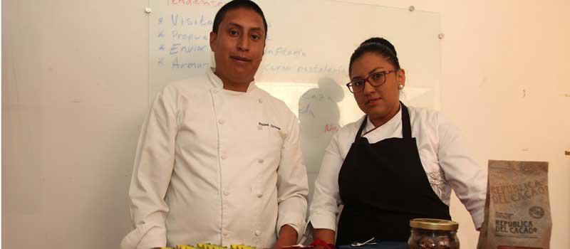 Rafael Ortega y Alejandra Fraga elaboran chocolates y caramelos que se entregan en innovadores empaques.Foto: Glenda Giacometti / LÍDERES