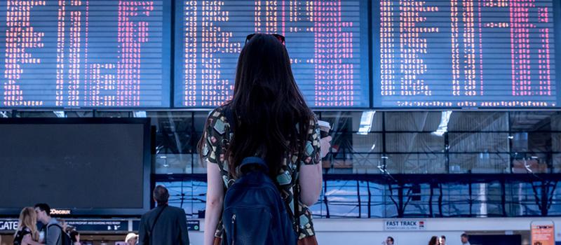 Imagen referencial. Algunos aeropuertos del mundo se están modernizando recurriendo a la tecnología digital y a la inteligencia artificial. Foto: Pixabay