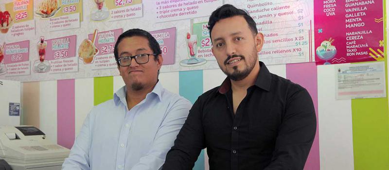 Héctor Sandoval y Paúl Pérez son los fundadores de Helarte; su especialidad es el helado. Foto: Patricio Terán / LÍDERES