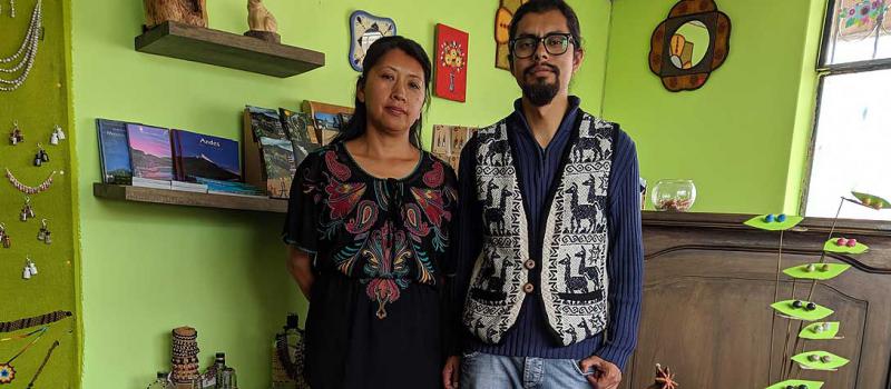Lorena Criollo y Samiy Capa fundaron Eco&Crafts. En la tienda ofrecen ecoartesanías y productos orgánicos. Foto: LÍDERES