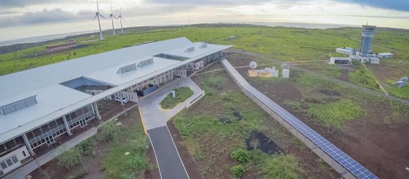 El Aeropuerto de Galápagos ha recibido premios y reconocimientos internacionales por sus proyectos ambientales y para mejorar el servicio.