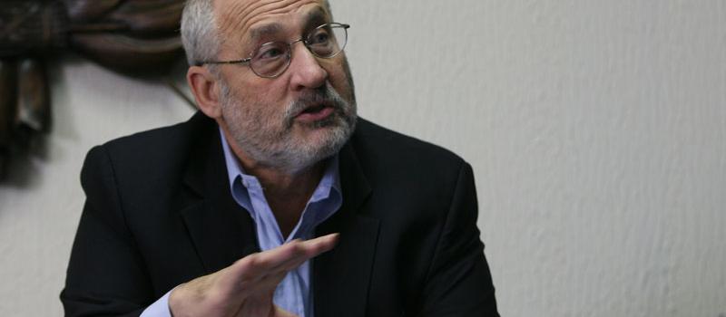 Imagen de archivo del premio Nobel de Economía Joseph Stiglitz durante una visita a Ecuador. Foto: Archivo / EL COMERCIO