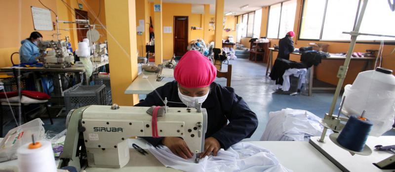 La producción de las prendas se cumple con el apoyo de pequeños talleres distribuidos en distintos puntos de la ciudad. Julio Estrella y Diego Pallero / LÍDERES