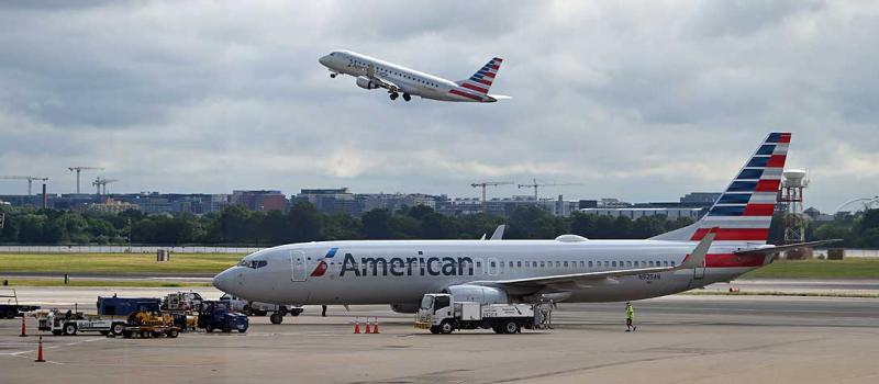 American Airlines advirtió que la demanda de viajes aéreos se está desacelerando nuevamente ante el aumento de casos de covid-19. Foto: archivo / AFP