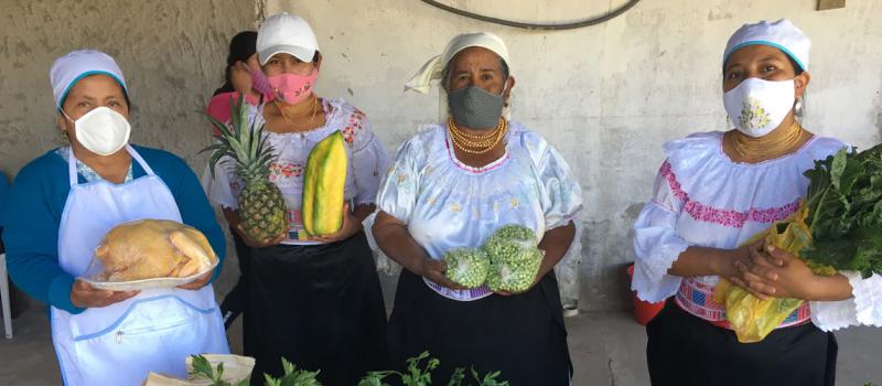 Luzmila Meza, Karinay Luz María Potosí y Margarita Chávez son parte de las 12 integrantes de esta iniciativa productiva, que surgió a raíz de la emergencia sanitaria. Foto: José Luis Rosales/LÍDERES