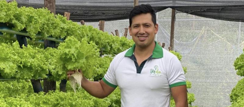 El lojano Cristian Rodríguez impulsa la agricultura hidropónica a través de la empresa Verdufitness. Su objetivo es diversificar la producción. Foto: Cortesía Verdufitness