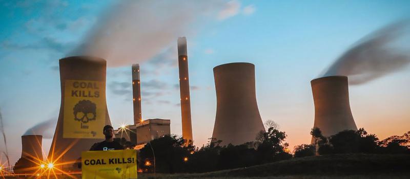 Campaña de Greenpeace contra una central eléctrica de carbón en Sudáfrica, debido a la producción de altos niveles de contaminación. Foto: EFE