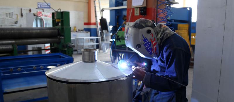 Los equipos se fabrican con acero inoxidable de alta resistencia. La firma importó máquinas para tecnificar parte del proceso de manufactura. Foto: Foto: Glenda Giacometti / LÍDERES