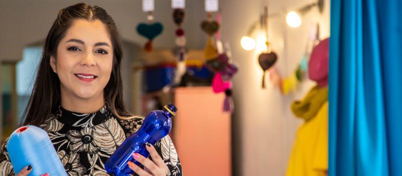 En su taller, Melissa Santa María desarrolla los prototipos de sus prendas, el tallaje y la producción para confeccionar ropa bajo su marca Plan Blu. FOTO: Diego Pallero / LÍDERES