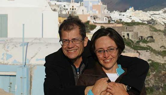 Francisco junto a su esposa Giselle Jácome en la isla de Santorini, en Grecia. Foto: cortesía
