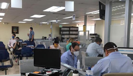 Ciertas  oficinas de la Superintendencia de Compañías atienden desde la semana pasada. En la foto, el centro de atención al usuario en Guayaquil. Foto: Cortesía