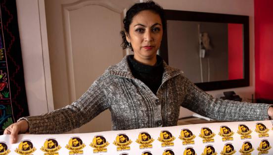 Yohana Agurto llegó a un acuerdo con los representantes del actor estadounidense Mel Gibson y solo deberá cambiar la imagen del logo de los envases de su miel de abeja, pero podrá seguir usando el nombre 'Miel Gibson'. Foto: AFP