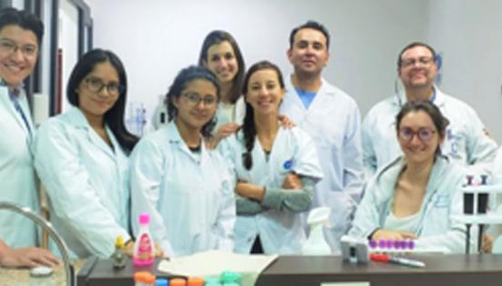 Equipo de docentes y estudiantes del equipo Ecuador Dragon Bio Med - USFQ.