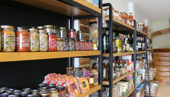 Grial Food & Kitchen de Cumbayá abrió en julio. En esta y la  tienda especializada de Quito, el 70% de los productos que se ofertan son nuevos.