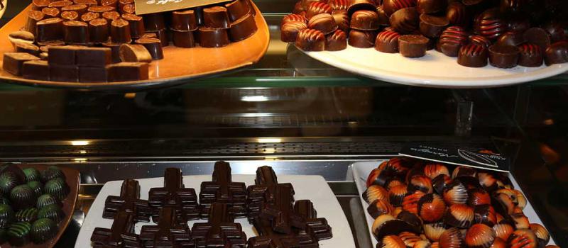 30 años en el mercado cumplirá el emprendimiento de chocolates artesanales y artesanías Khipus. El local está ubicada en la calle la Ronda. Foto: Alfredo Lagla/ LÍDERES